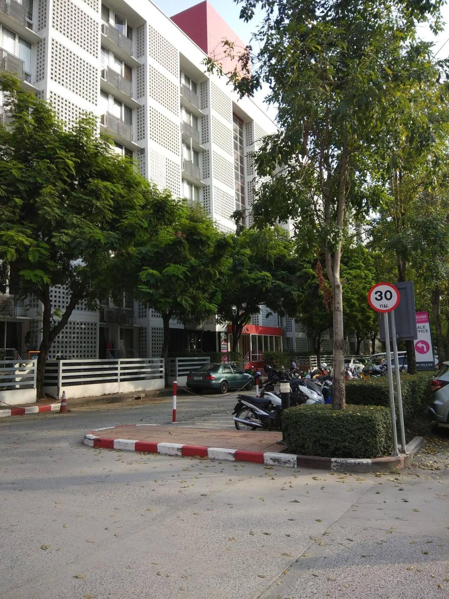 Savi Rooms Deluxe3 Nr Bangkokpiyavet Hospital Exterior photo